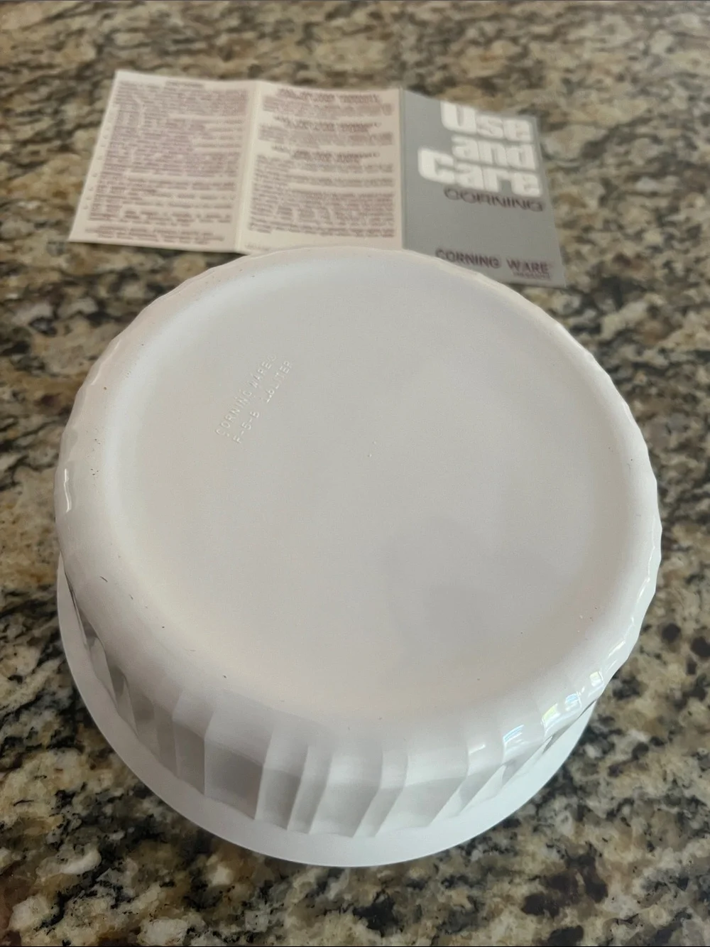 CorningWare White Ceramic Cook and Serve Bowl - NWT - 1.6 Liters